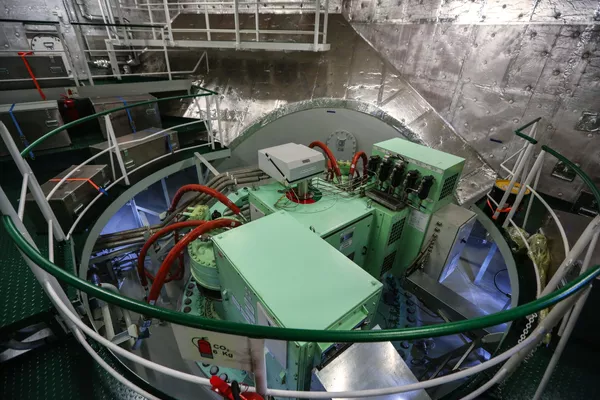 Le drapeau russe est hissé sur le brise-glace non nucléaire Ob
 - Sputnik Afrique
