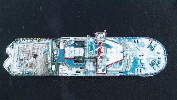 Le drapeau russe est hissé sur le brise-glace non nucléaire Ob
 - Sputnik Afrique