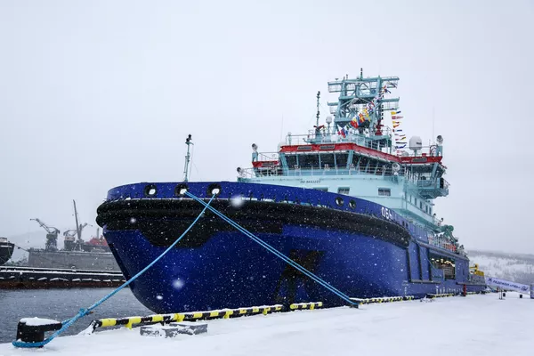 Le drapeau russe est hissé sur le brise-glace non nucléaire Ob
 - Sputnik Afrique