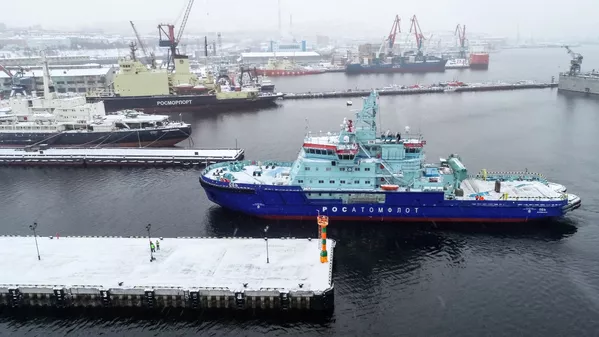 Le drapeau russe est hissé sur le brise-glace non nucléaire Ob
 - Sputnik Afrique