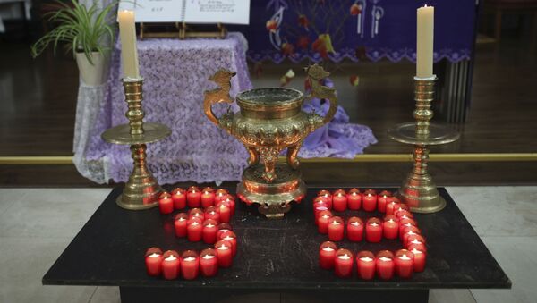 Candles are arranged in a 39 during a Mass and vigil for the 39 victims found dead inside the back of a truck in Grays, Essex, at The Holy Name and Our Lady of the Sacred Heart Church, east London's Vietnamese church on Saturday, Nov. 2, 2019. - Sputnik Afrique