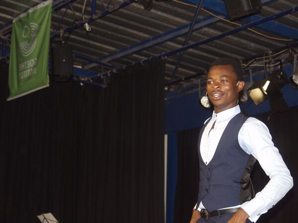 Ulrich Takam, jeune prodige de l’humour, star de la websérie au Cameroun - Sputnik Afrique