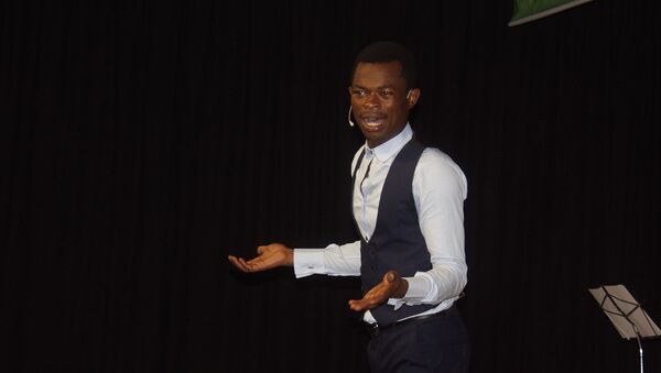 Ulrich Takam, jeune prodige de l’humour, star d'une websérie au Cameroun - Sputnik Afrique