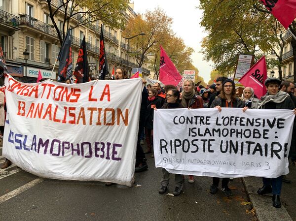 Rodrigues à la marche contre l'islamophobie: «Ça rejoint un peu le combat qu’on mène tous les samedis» - Sputnik Afrique