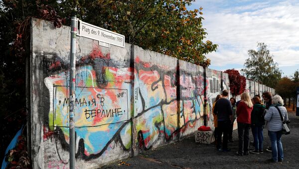 Vestiges du mur de Berlin à l'ancien poste-frontière de la Bornholmer Strasse - Sputnik Afrique