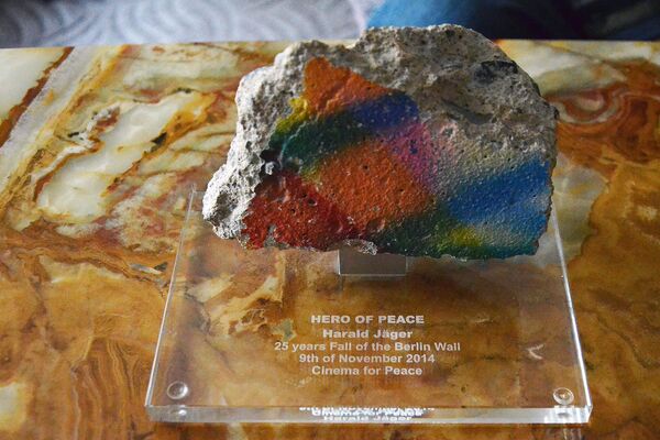 Le garde-frontière de la RDA qui a assuré le passage du Mur de Berlin «sans effusion de sang» témoigne - Sputnik Afrique