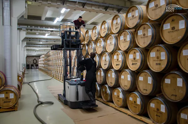 Pont de Crimée: une ribambelle de vins pour inaugurer la mise en service de la partie ferroviaire Pont de Crimée: une ribambelle de vins pour inaugurer la mise en service de la partie ferroviaire - Sputnik Afrique