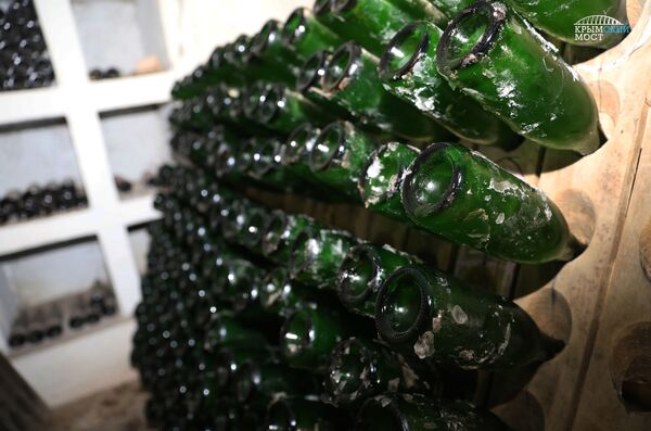 Pont de Crimée: une ribambelle de vins pour inaugurer la mise en service de la partie ferroviaire Pont de Crimée: une ribambelle de vins pour inaugurer la mise en service de la partie ferroviaire - Sputnik Afrique