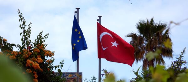 Drapeaux de l'UE et de la Turquie - Sputnik Afrique