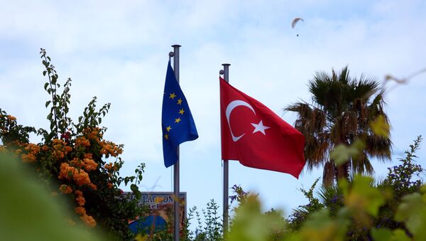 Drapeaux de l'UE et de la Turquie - Sputnik Afrique