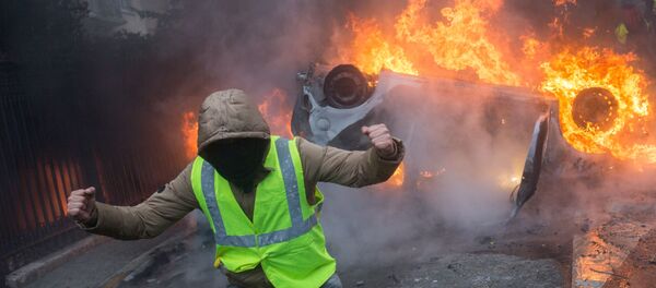 Gilets jaunes le 1 décembre 2018 à Paris Gilets jaunes le 1 décembre 2018 à Paris - Sputnik Afrique