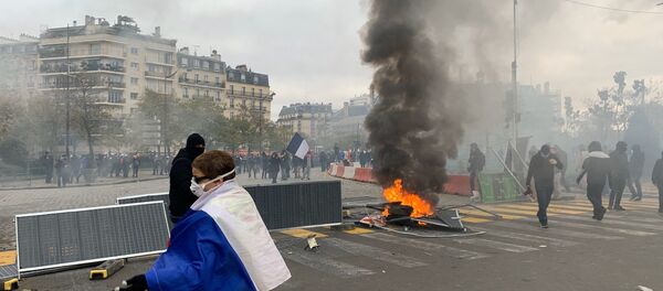 Gilets jaunes place d'Italie, le 16 novembre - Sputnik Afrique