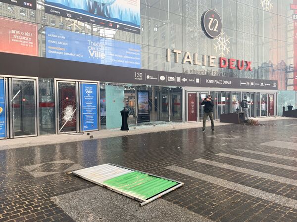 Le centre commercial Italie II pris pour cible à Paris - vidéos Le centre commercial Italie II pris pour cible à Paris - vidéos - Sputnik Afrique