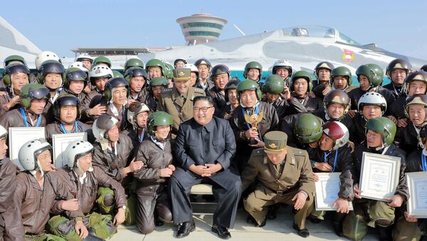  Kim Jong-un et des militaires nord-coréens  - Sputnik Afrique