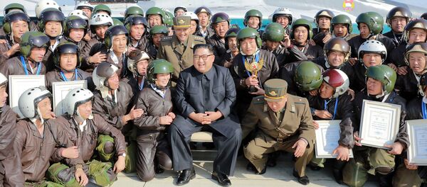  Kim Jong-un et des militaires nord-coréens  - Sputnik Afrique