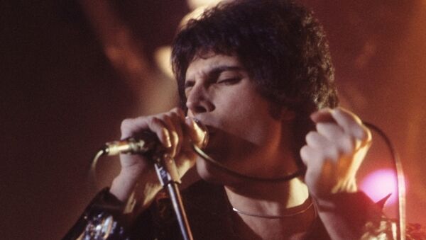Freddie Mercury en 1977 - Sputnik Afrique