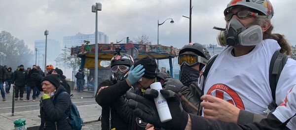 Un gilet jaune a été gravement blessé à l’œil par une grenade lors de l’acte 53 des Gilets jaunes, 16 novembre 2019 - Sputnik Afrique