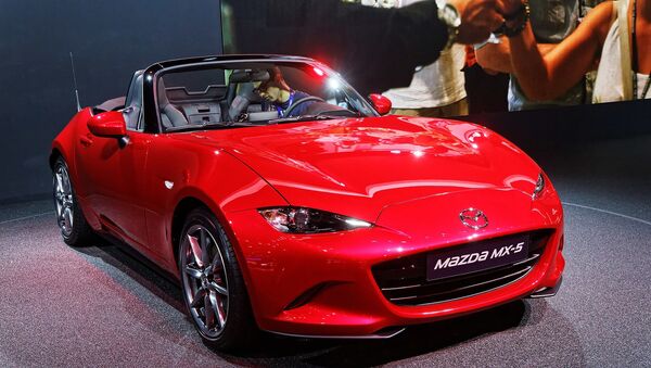 Une Mazda MX-5 présentée lors du mondial de l'automobile de Paris 2014. - Sputnik Afrique