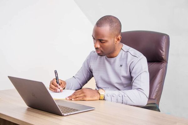 Au Cameroun, le médecin Claudel Noubissie veut «traiter» le système éducatif - Sputnik Afrique