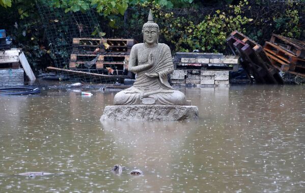 Statue de Bouddha au Muy après l’inondation. - Sputnik Afrique