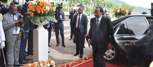Arrivée du Président camerounais Paul Biya, également président de la Cemac, au sommet extraordinaire de la Cemac à Yaoundé le 22 novembre 2019. - Sputnik Afrique