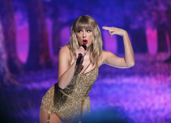 Prestation de Taylor Swift lors des American Music Awards à Los Angeles. - Sputnik Afrique