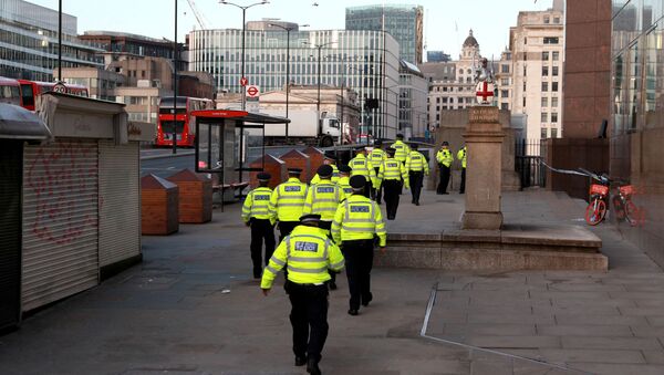 Police officers walk near the scene of a stabbing on London Bridge - Sputnik Afrique