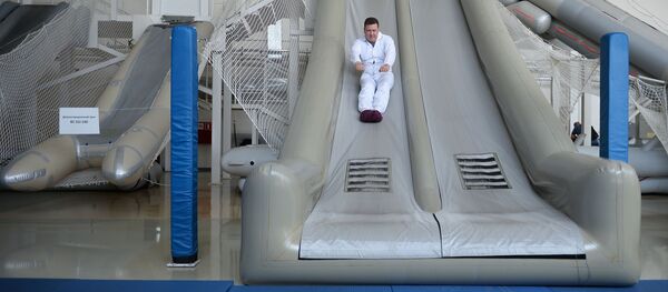 Un toboggan gonflable (image d'illustration) - Sputnik Afrique