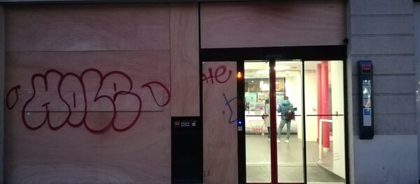 Des banques françaises se barricadent avant la grève nationale prévue pour le 5 décembre - Sputnik Afrique