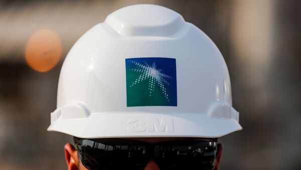 An employee in a branded helmet is pictured at Saudi Aramco oil facility in Abqaiq, Saudi Arabia - Sputnik Afrique