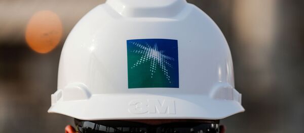 An employee in a branded helmet is pictured at Saudi Aramco oil facility in Abqaiq, Saudi Arabia - Sputnik Afrique