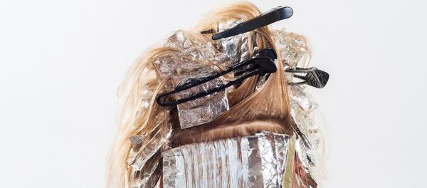 Une coloration des cheveux - Sputnik Afrique