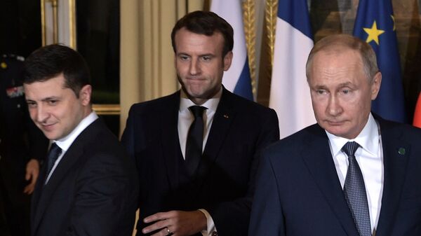 Volodymyr Zelensky, Emmanuel Macron et Vladimir Poutine au sommet Normandie à Paris - Sputnik Afrique