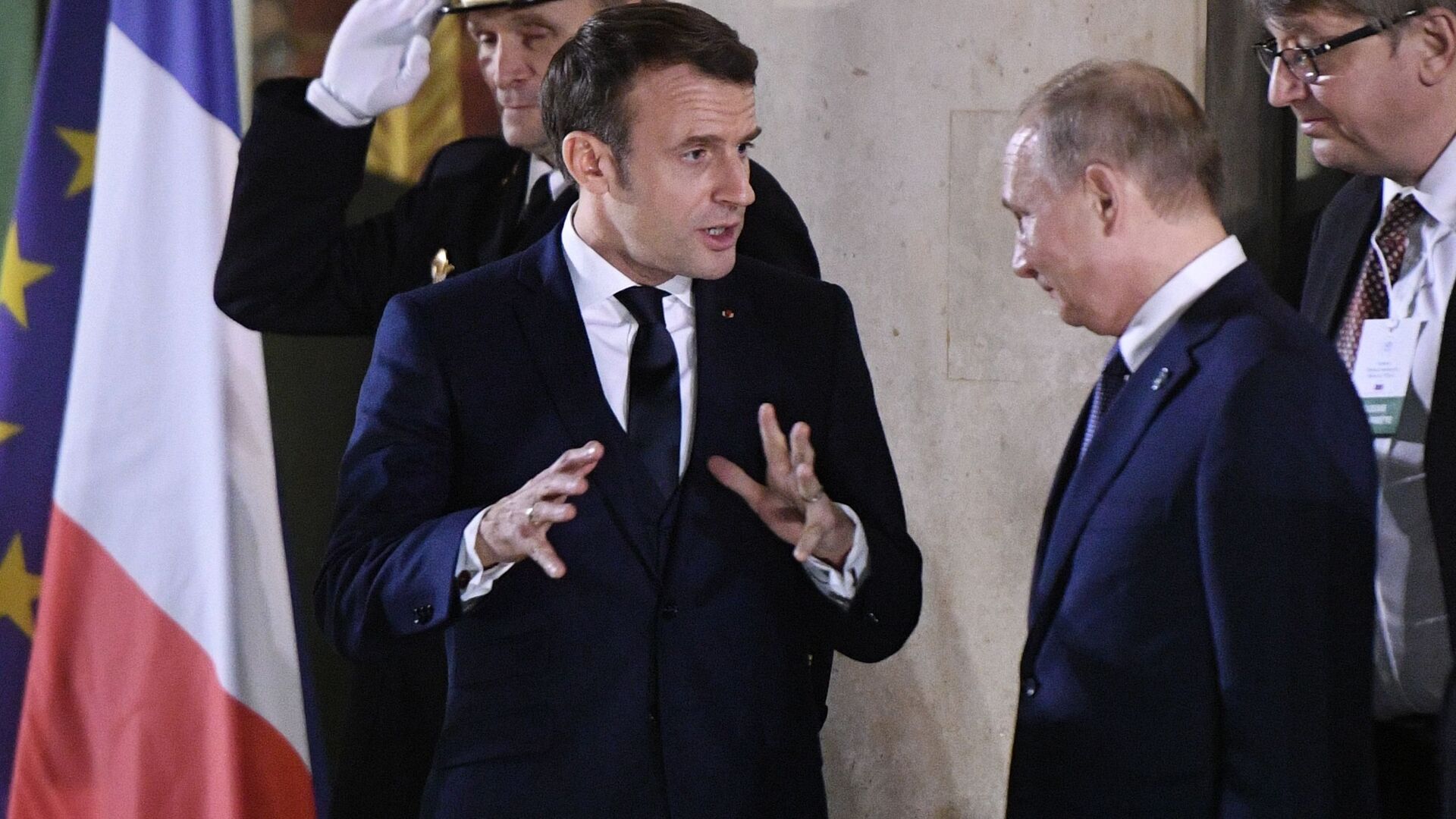 Emmanuel Macron et Vladimir Poutine à Paris, lors du sommet au format Normandie (9 décembre 2019) - Sputnik Afrique, 1920, 10.02.2022