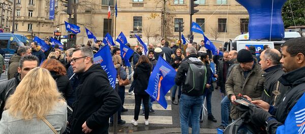 Rassemblement de policiers contre la réforme des retraites, Place d'Iéna, Paris, 11 décembre - Sputnik Afrique