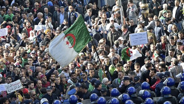 Une manifestation anti-élection à Alger, 11 décembre 2019 - Sputnik Afrique