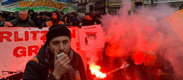 Manifestation à Paris contre la réforme des retraites, place de la Nation, 12 décembre 2019 - Sputnik Afrique