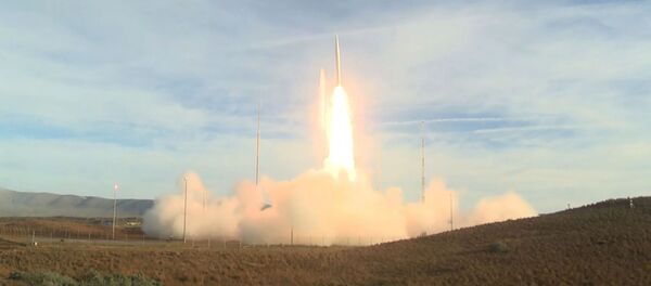 le test d'un nouveau missile balistique non nucléaire de portée moyenne à la base aérienne de Vandenberg, en Californie - Sputnik Afrique