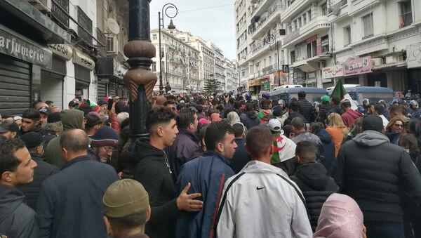 Manifestation à Alger après l'annonce des résultats de l'élection présidentielle - Sputnik Afrique
