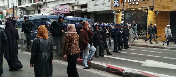 Manifestation à Alger après l'annonce des résultats de l'élection présidentielle - Sputnik Afrique