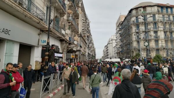 Manifestation à Alger après l'annonce des résultats de l'élection présidentielle, 13 décembre 2019 - Sputnik Afrique