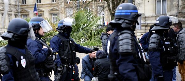 Des policiers français - Sputnik Afrique