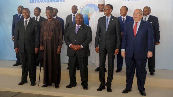 (First row, from L) Central African Republic's President Faustin Archange Touadera, Chad's President Idriss Deby, Gabon's President Ali Bongo Ondimba, Rwanda's president Paul Kagame, CEEAC general secretary Ahmad Allam-Mi (Second row) Cameroon Prime Minister Philemon Yang (C) and other officials pose for the opening of the 8th extraordinary summit of the Economic Community of Central African States (CEEAC) on November 30, 2016 in Libreville. - Sputnik Africa