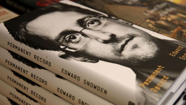 Le livre d'Edward Snowden Mémoires vives (Permanent Record) - Sputnik Afrique