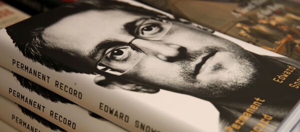 Le livre d'Edward Snowden Mémoires vives (Permanent Record) - Sputnik Afrique