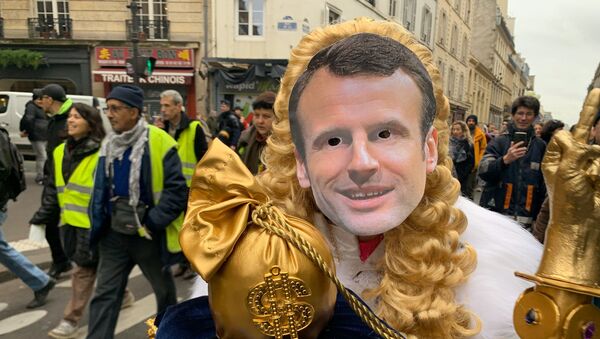 Les Gilets Jaunes rendent un royal hommage à Macron, 21 décembre 2019 - Sputnik Afrique