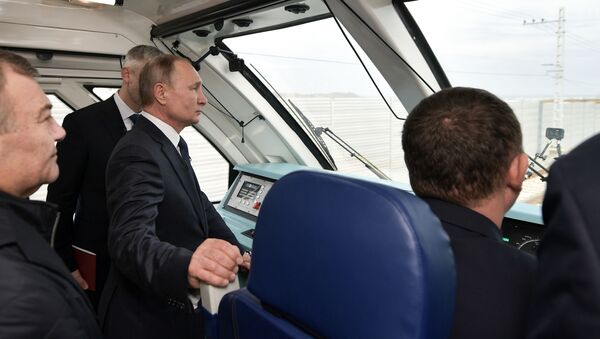 Vladimir Poutine a inauguré la partie ferroviaire du pont de Crimée - Sputnik Afrique