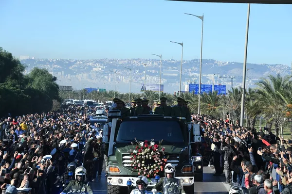 Porte-parole de la campagne de Tebboune: les obsèques de Gaïd Salah montrent que «l’Algérie et son peuple sont debout» Porte-parole de la campagne de Tebboune: les obsèques de Gaïd Salah montrent que «l’Algérie et son peuple sont debout» - Sputnik Afrique