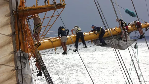 Les «Voiles de la paix»: la frégate russe Pallada accueillie à Papeete - Sputnik Afrique