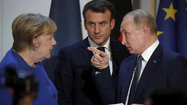Vladimir Poutine, Emmanuel Macron et Angela Merkel  - Sputnik Afrique